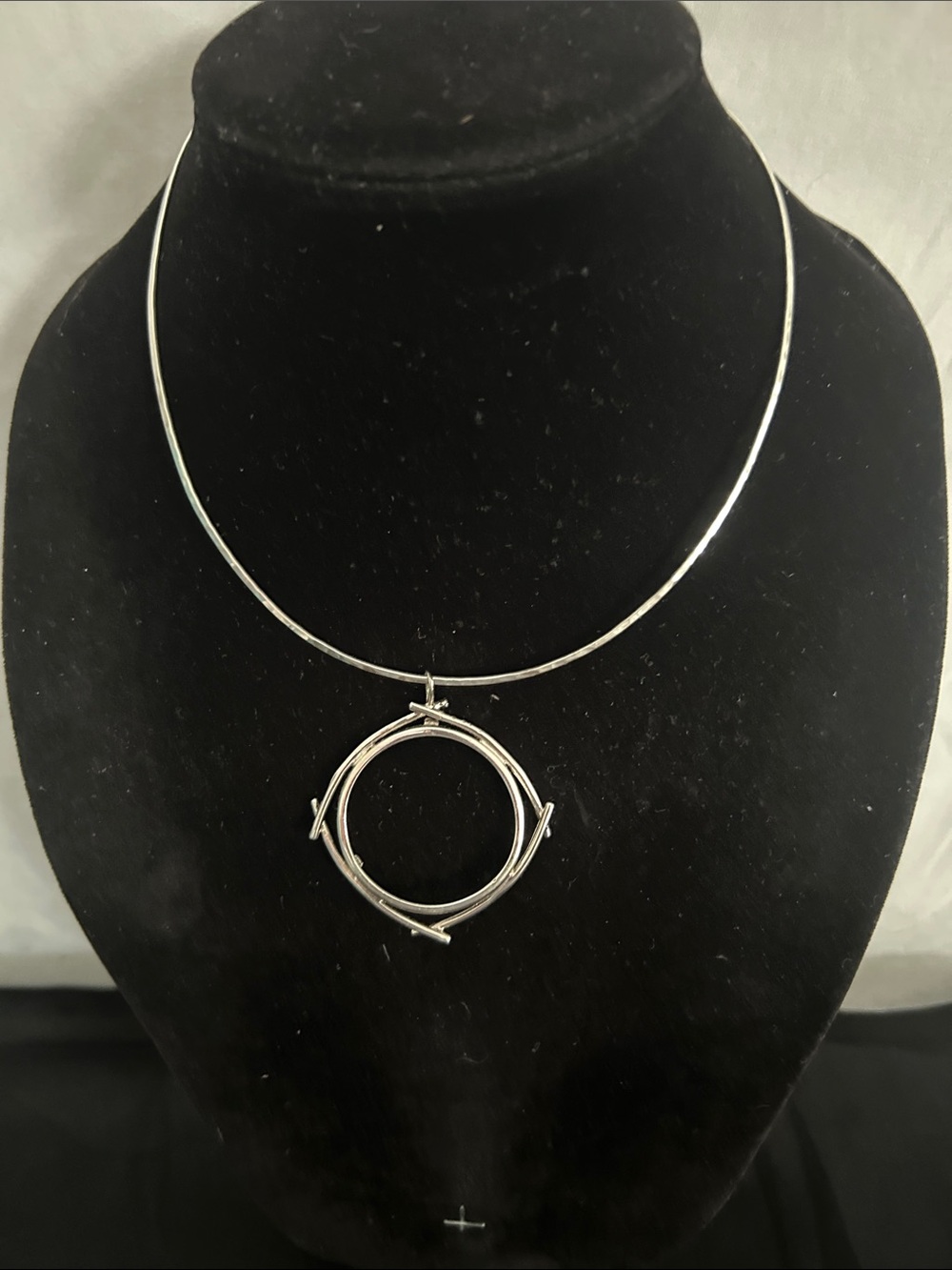 Sterling Silver 925 Circle Barbed Wire Pendant Necklace in Pristine Condition